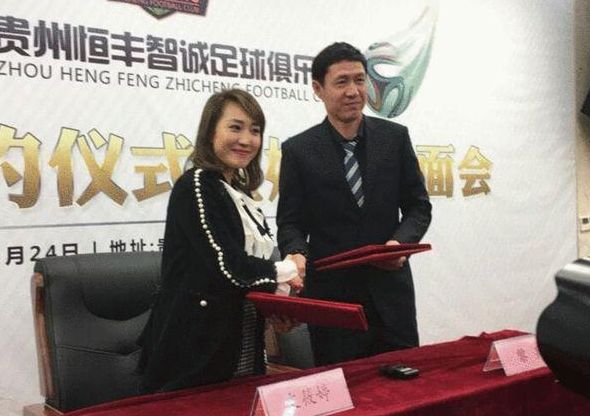 罗马的中卫位置人员紧张，老将斯莫林长期伤停且仍未确定复出时间，而库姆布拉在上赛季膝盖韧带断裂后缺席至今，预计还需要一个月才能复出，而且无法立即恢复良好状态。